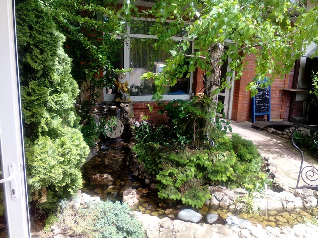 Hostel Mnogoborets F. Klub Odessa Zewnętrze zdjęcie